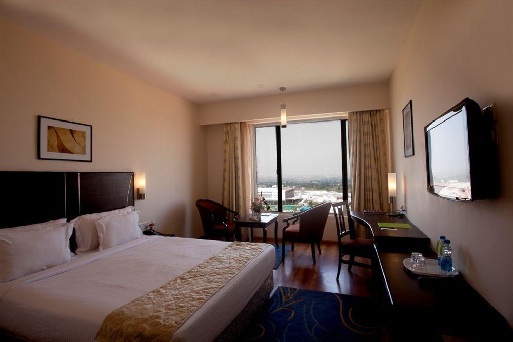 Leonia Holistic Destination Ξενοδοχείο Shamirpet Εξωτερικό φωτογραφία
